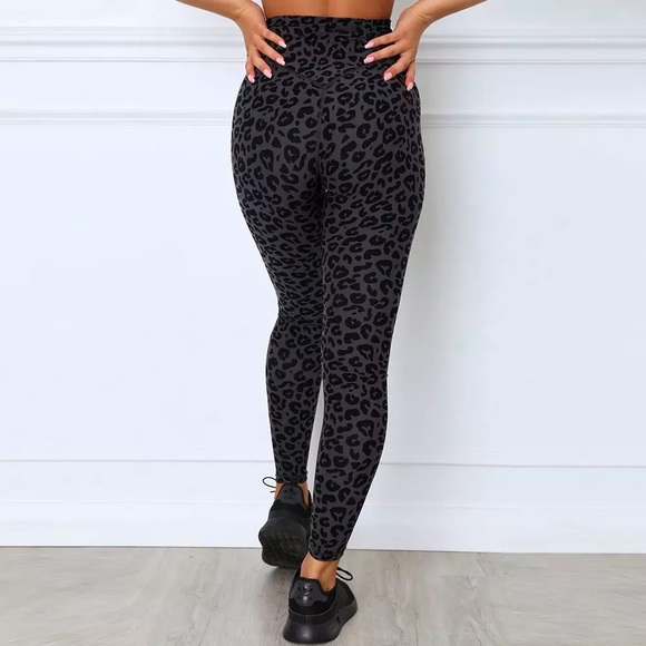 BLACK LEOPARD - Picture 2 of 3